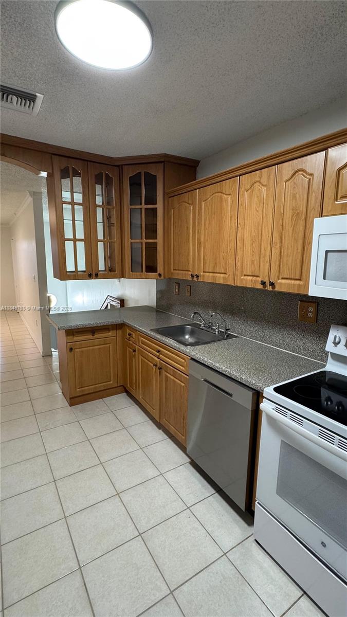 Crowngate Villas Condo