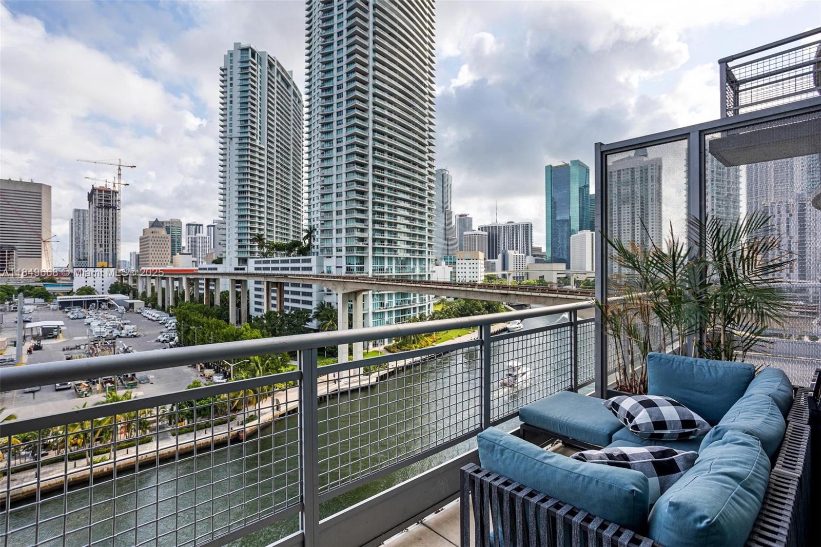 690 SW 1st Ct #1005, Miami FL 33130