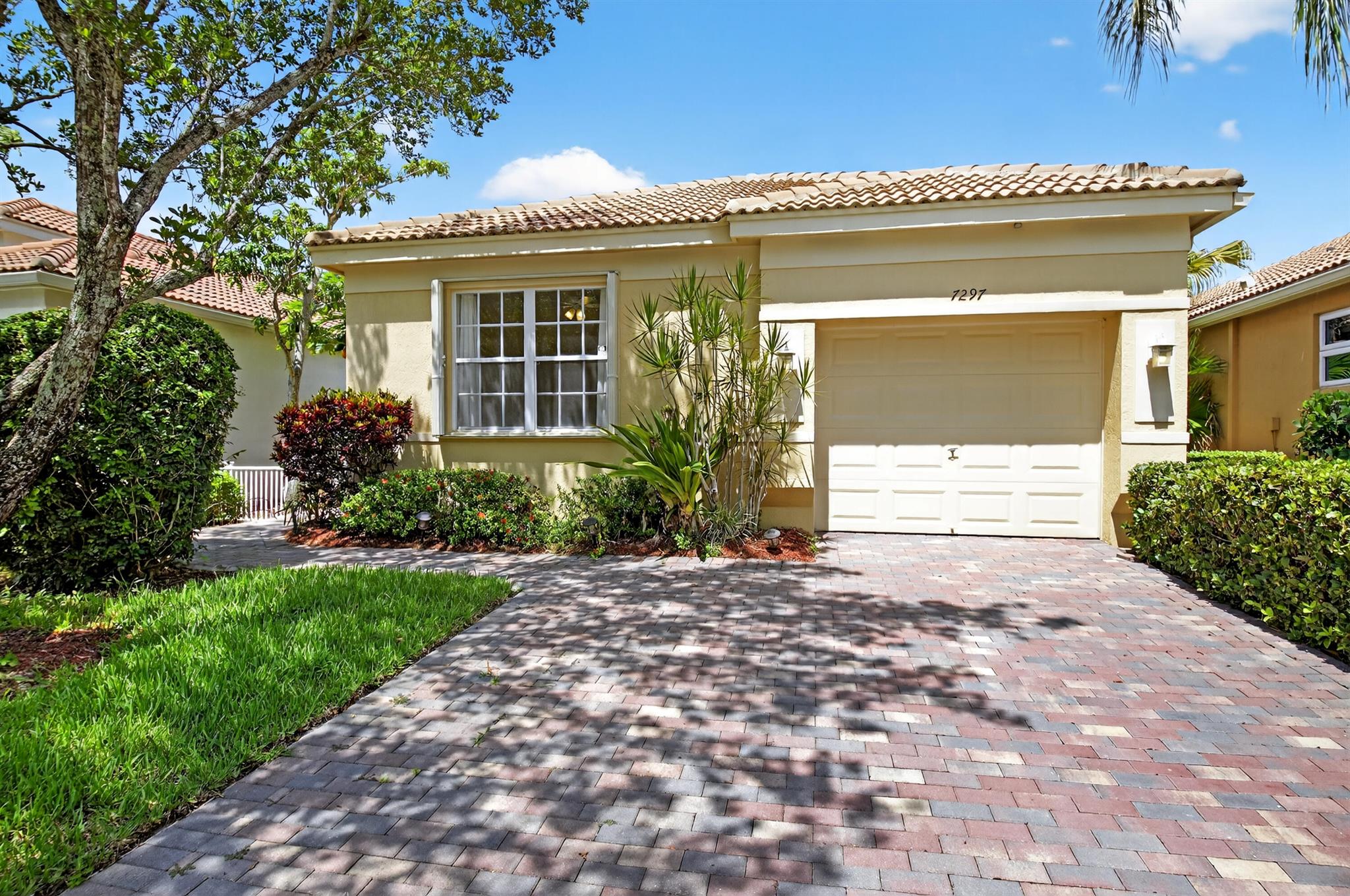 7297 Cataluna Circle, Delray Beach, Florida 33446