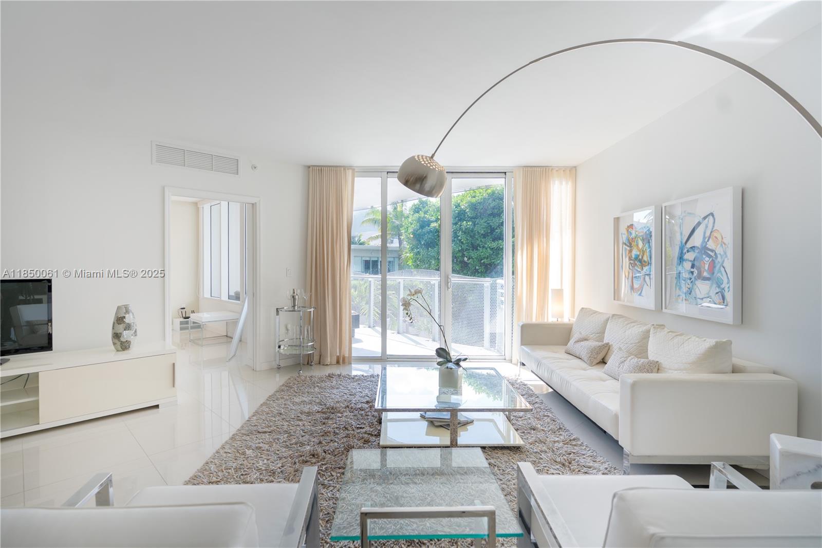2155 Washington Ct #207, Miami Beach FL 33139