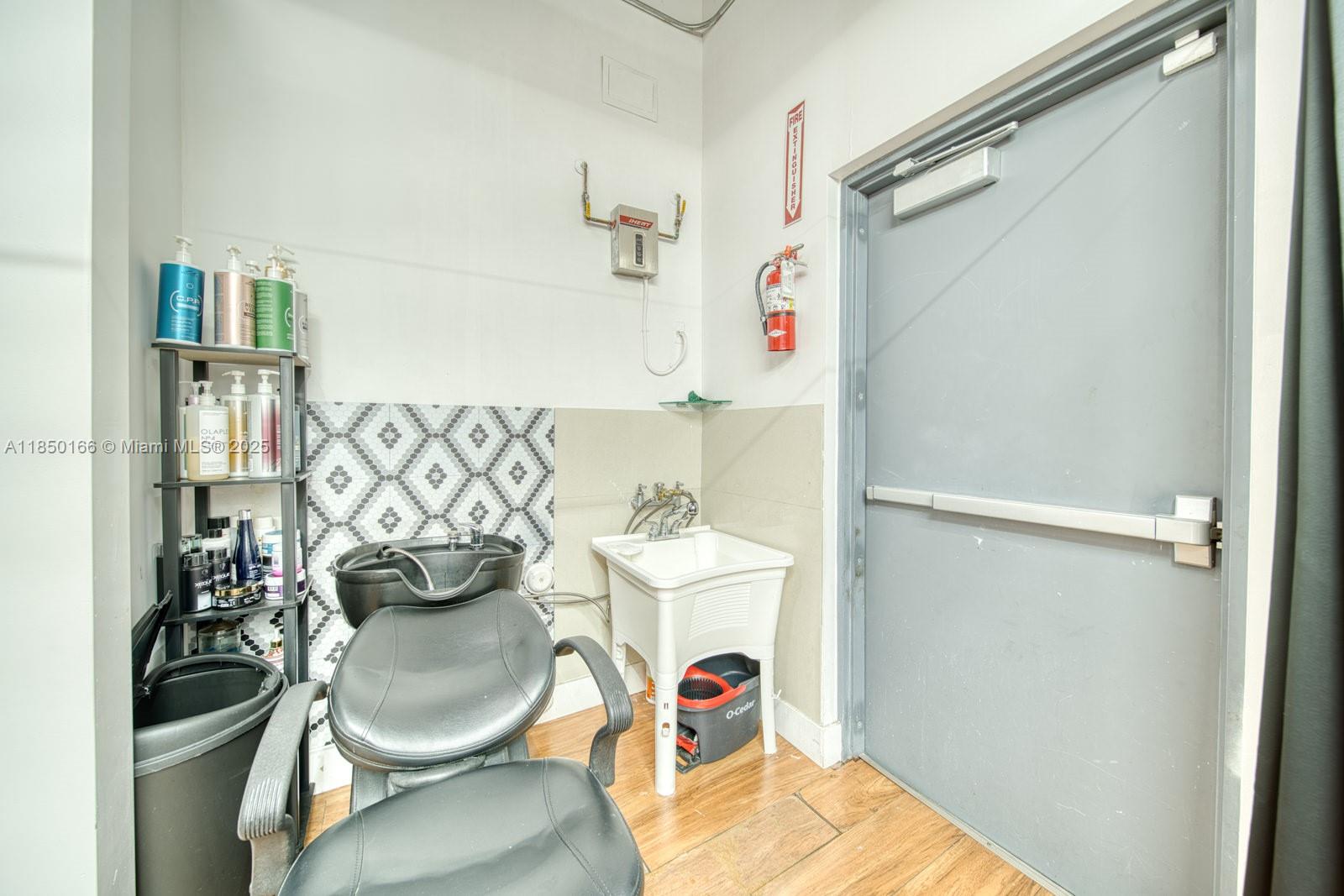 Full Service Salon Suite For Sale In Hialeah Gardens