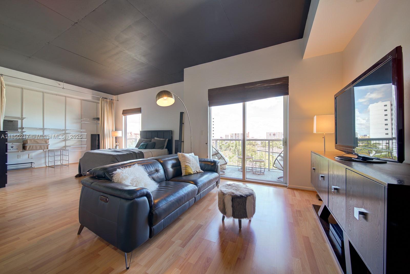 10 SW South River Dr 708