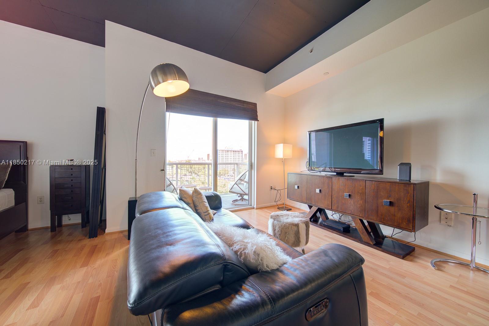 10 SW South River Dr 708