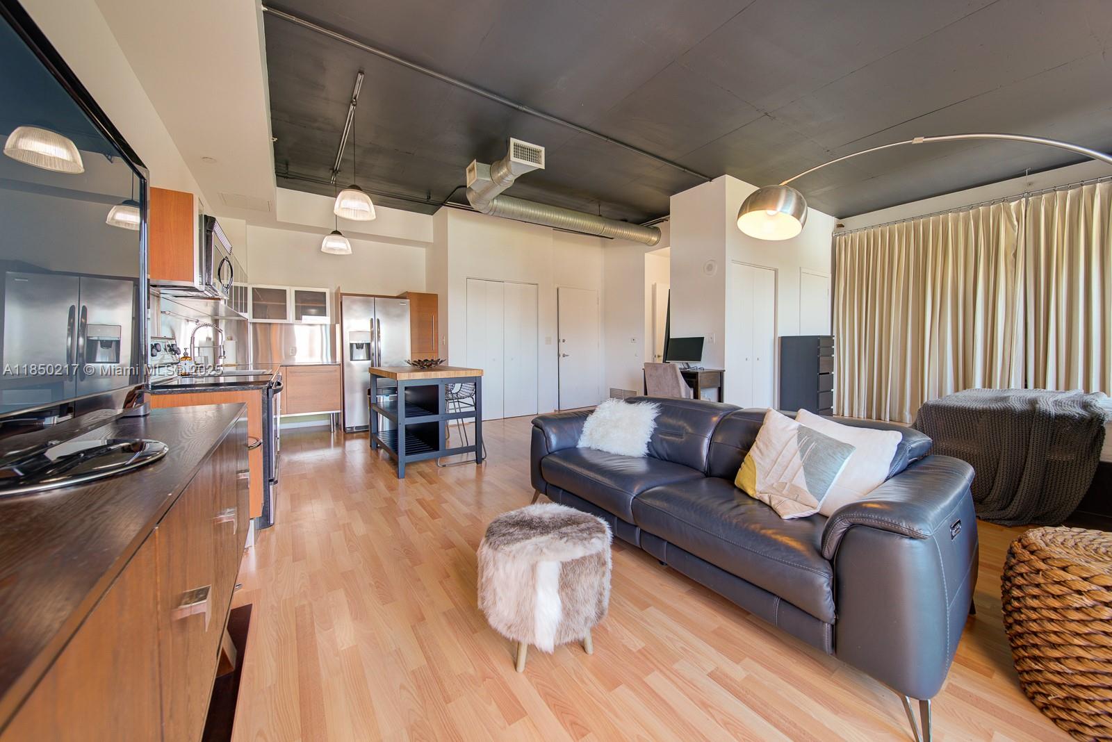 10 SW South River Dr 708