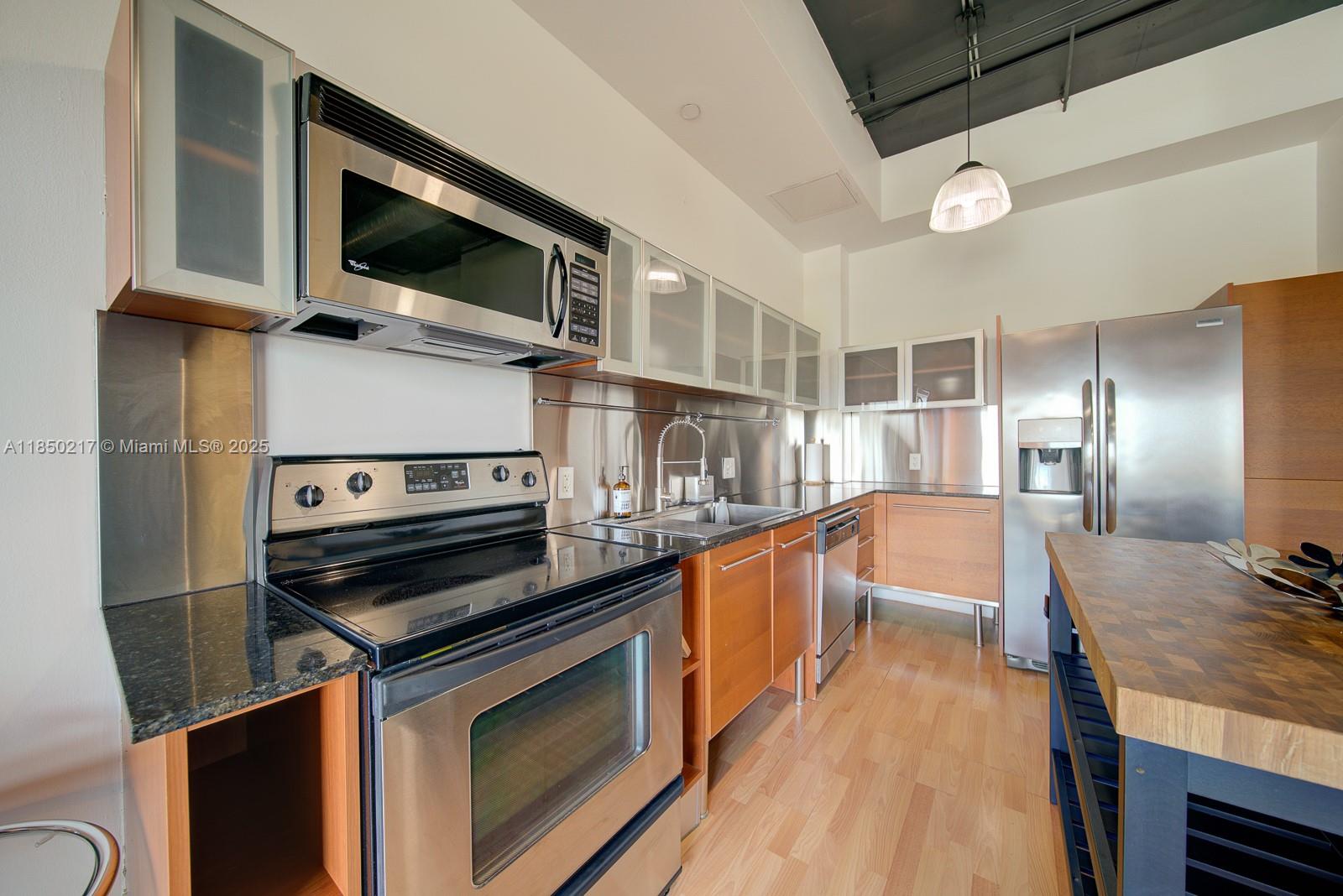 10 SW South River Dr 708