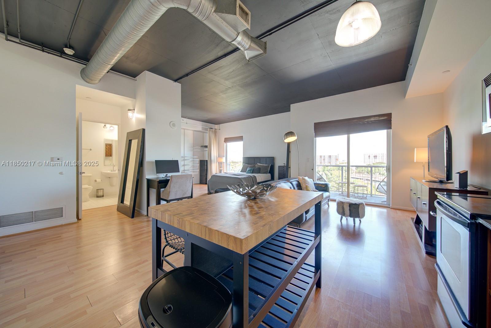 10 SW South River Dr 708