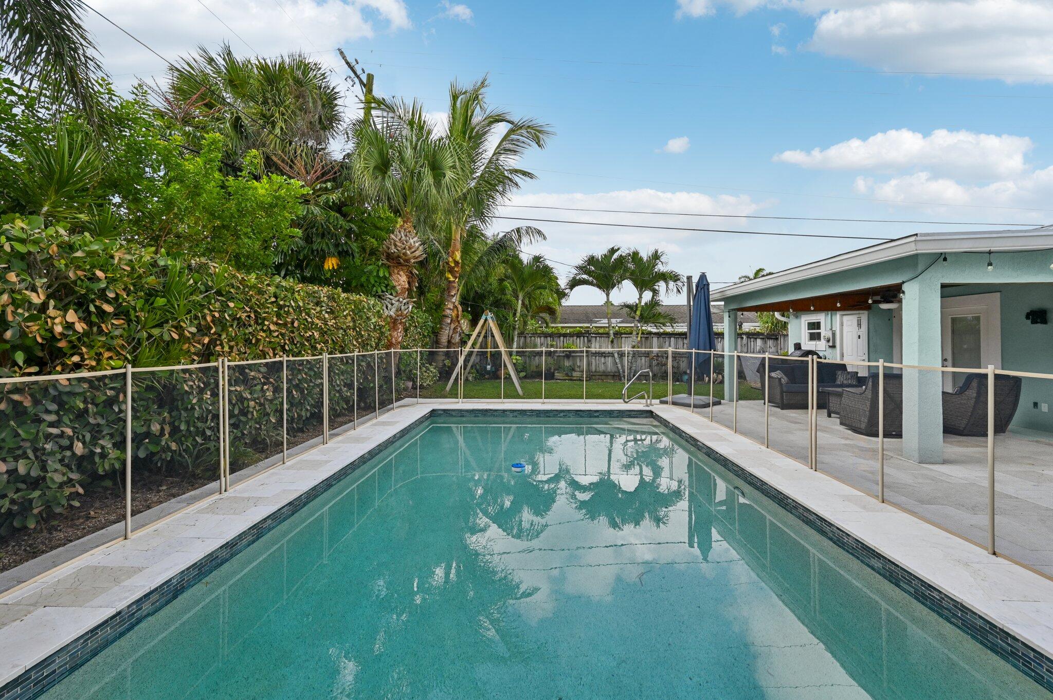 Image to showcase the property located at 405 E Whitney Drive