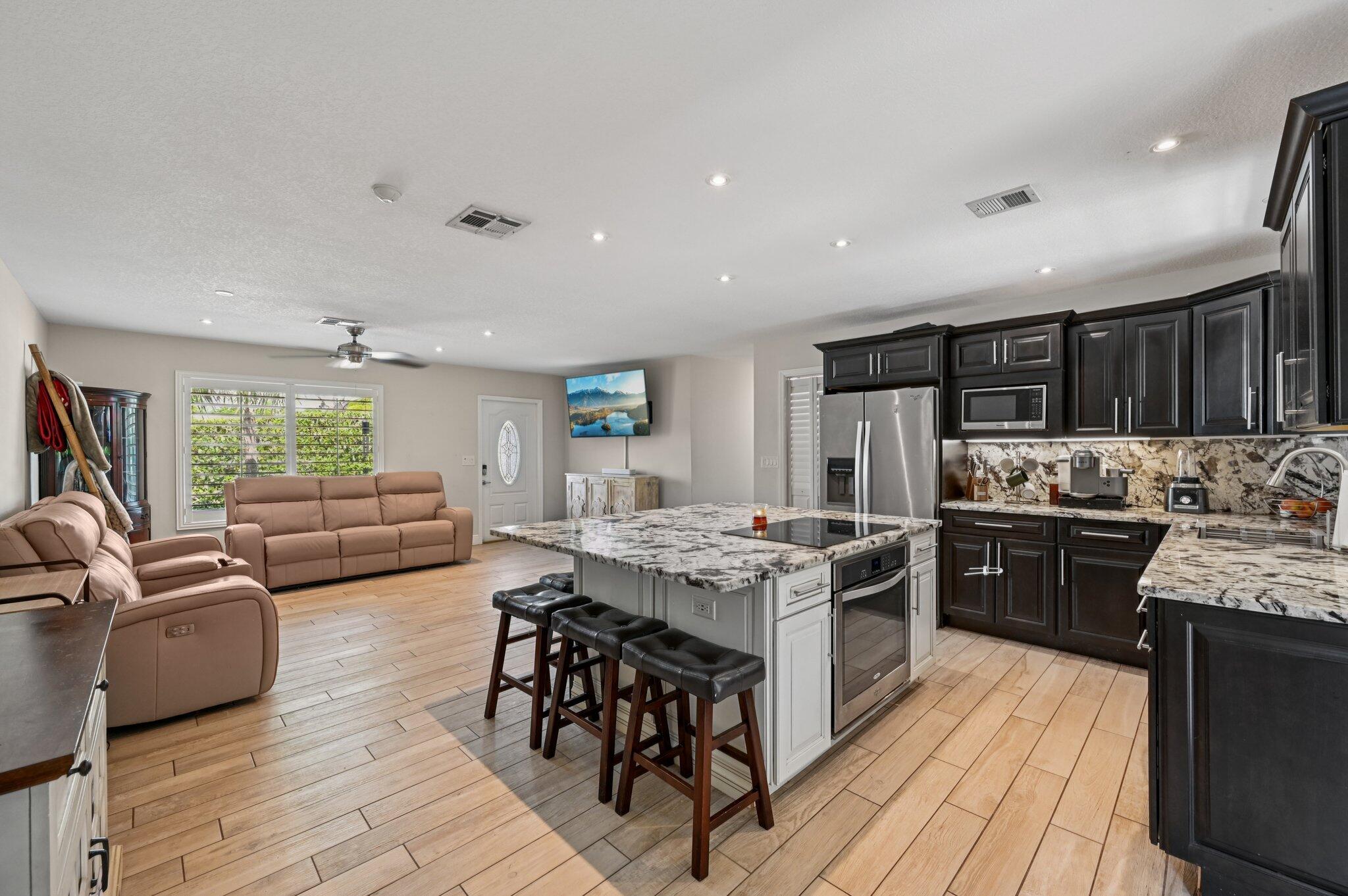 Image to showcase the property located at 405 E Whitney Drive