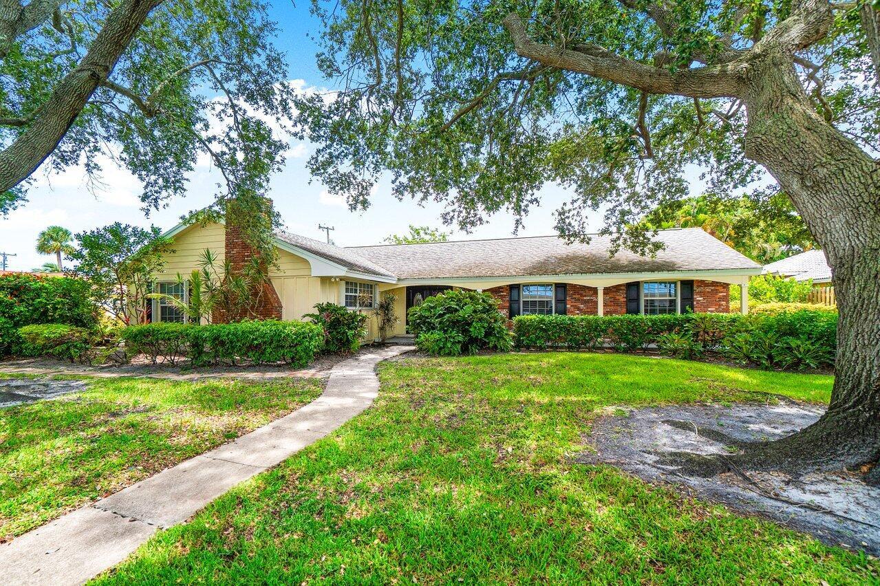 Showcase Image of listing 222 Fairway W