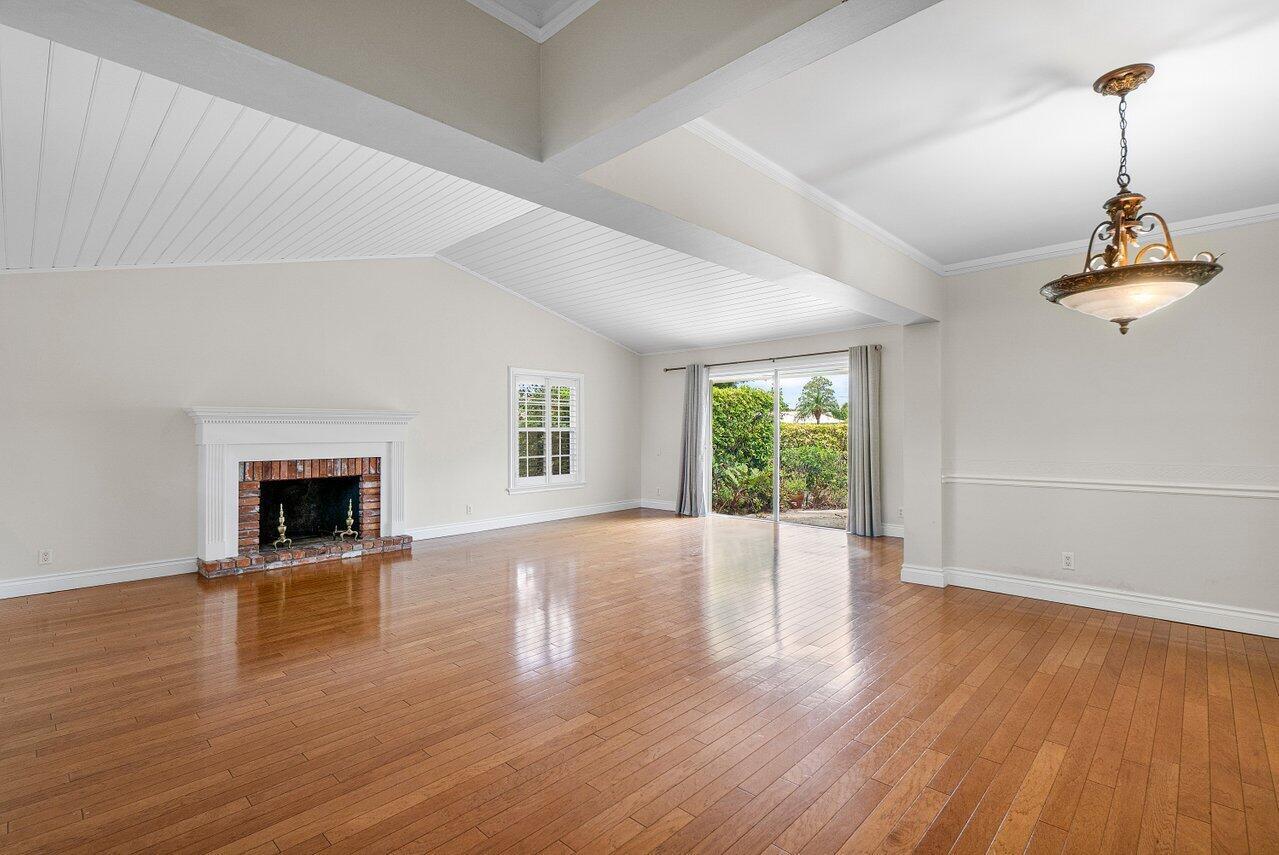 Image to showcase the property located at 222 Fairway W