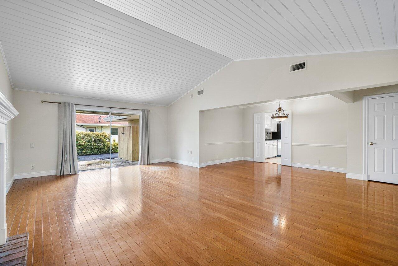 Image to showcase the property located at 222 Fairway W