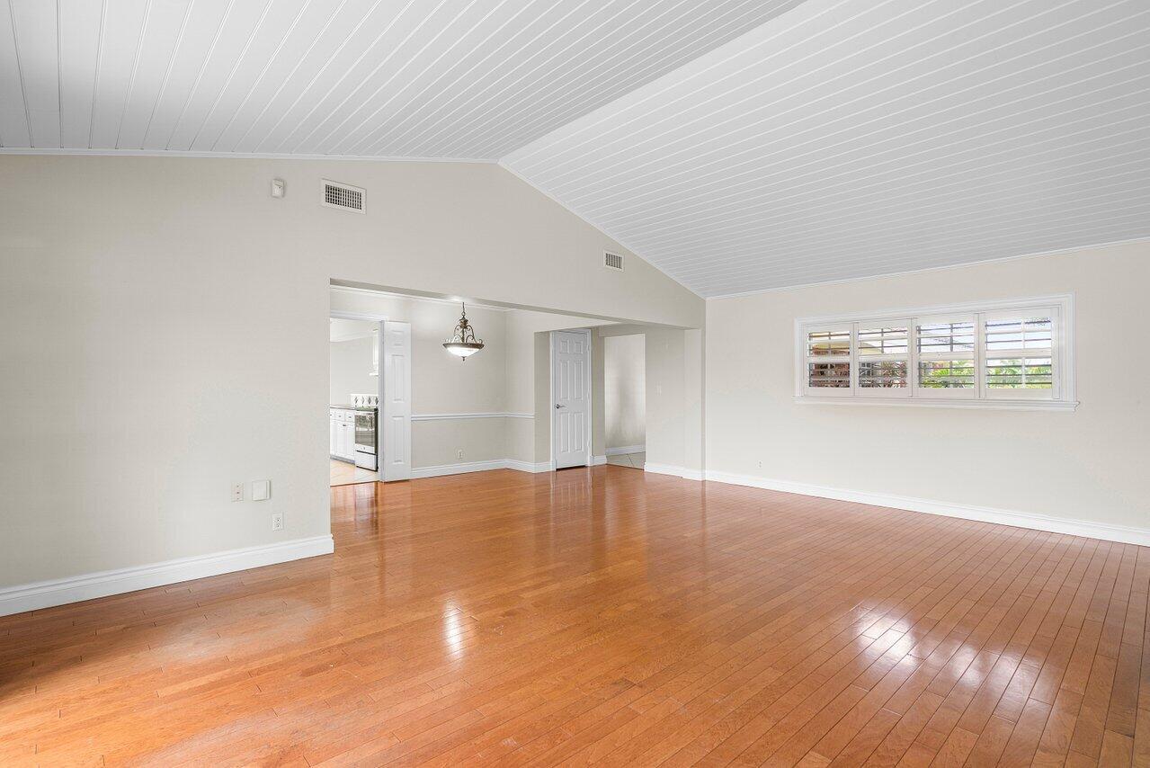 Image to showcase the property located at 222 Fairway W