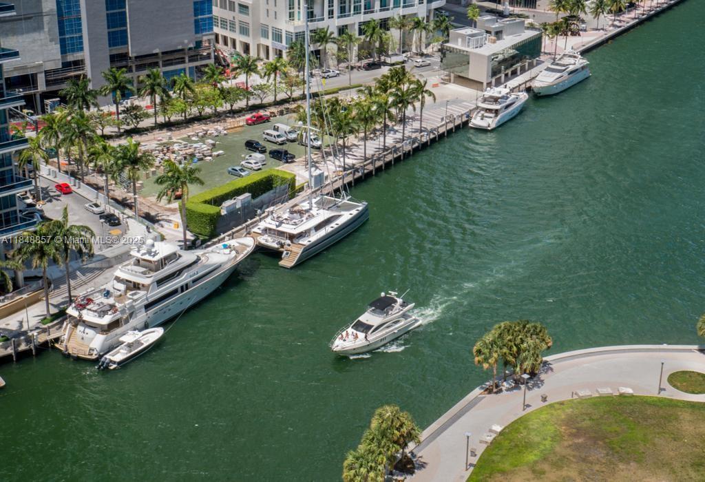 Condo for Sale in Miami, FL