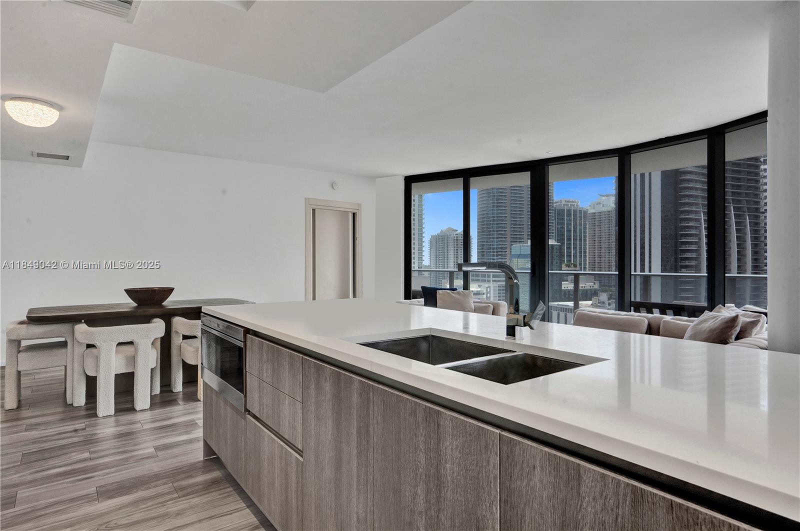 801 S Miami Ave #1801, Miami FL 33130