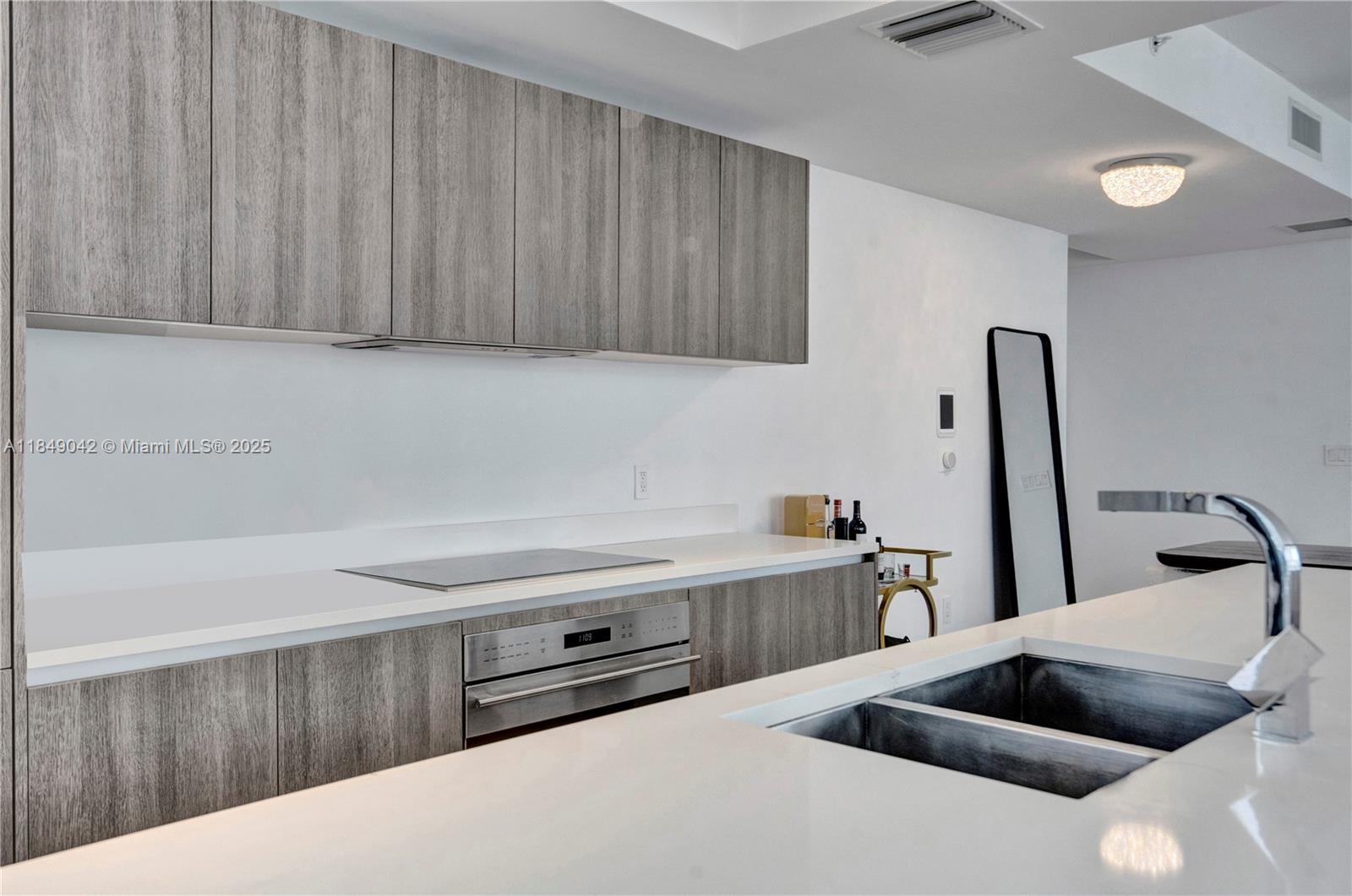 801 S Miami Ave #1801, Miami FL 33130