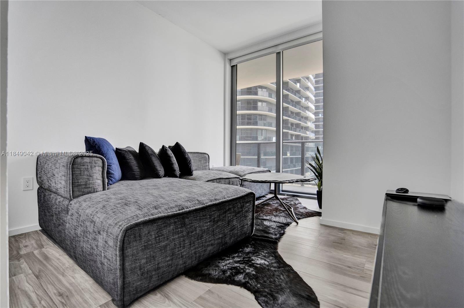 801 S Miami Ave #1801, Miami FL 33130