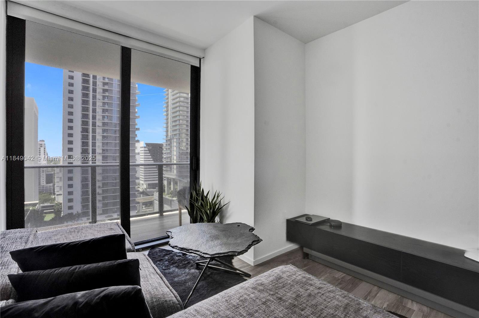 801 S Miami Ave #1801, Miami FL 33130