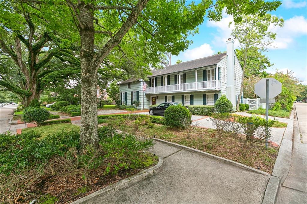 300 VINCENT Avenue