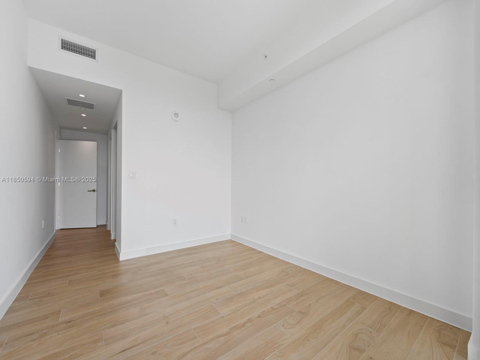 2678 Tigertail Ave #1601, Miami FL 33133