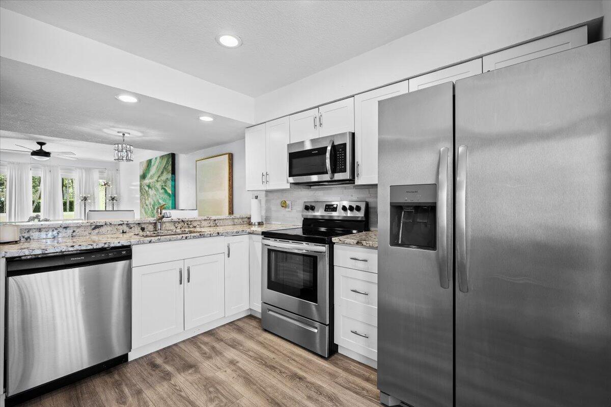 Image to showcase the property located at 6359 Riverwalk Lane 6