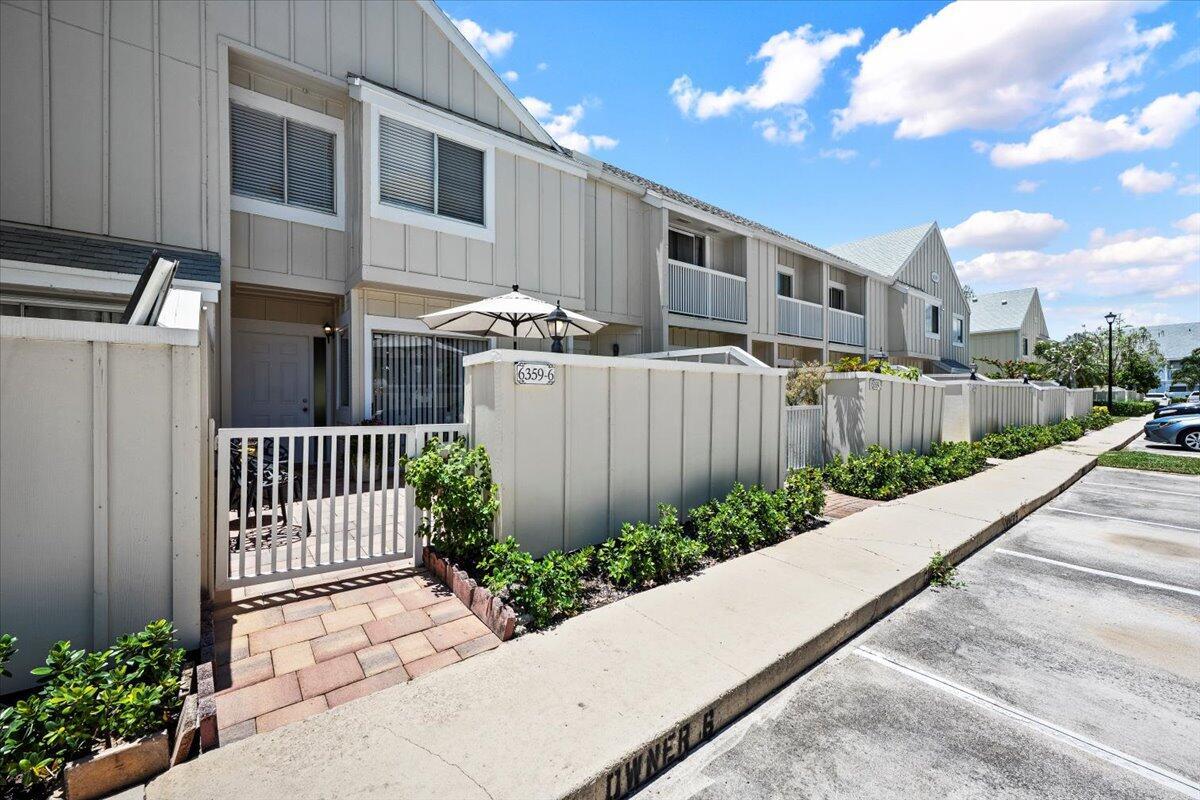 Image to showcase the property located at 6359 Riverwalk Lane 6