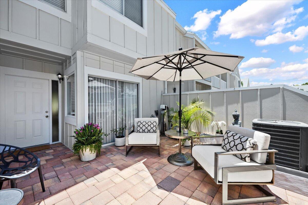 Image to showcase the property located at 6359 Riverwalk Lane 6