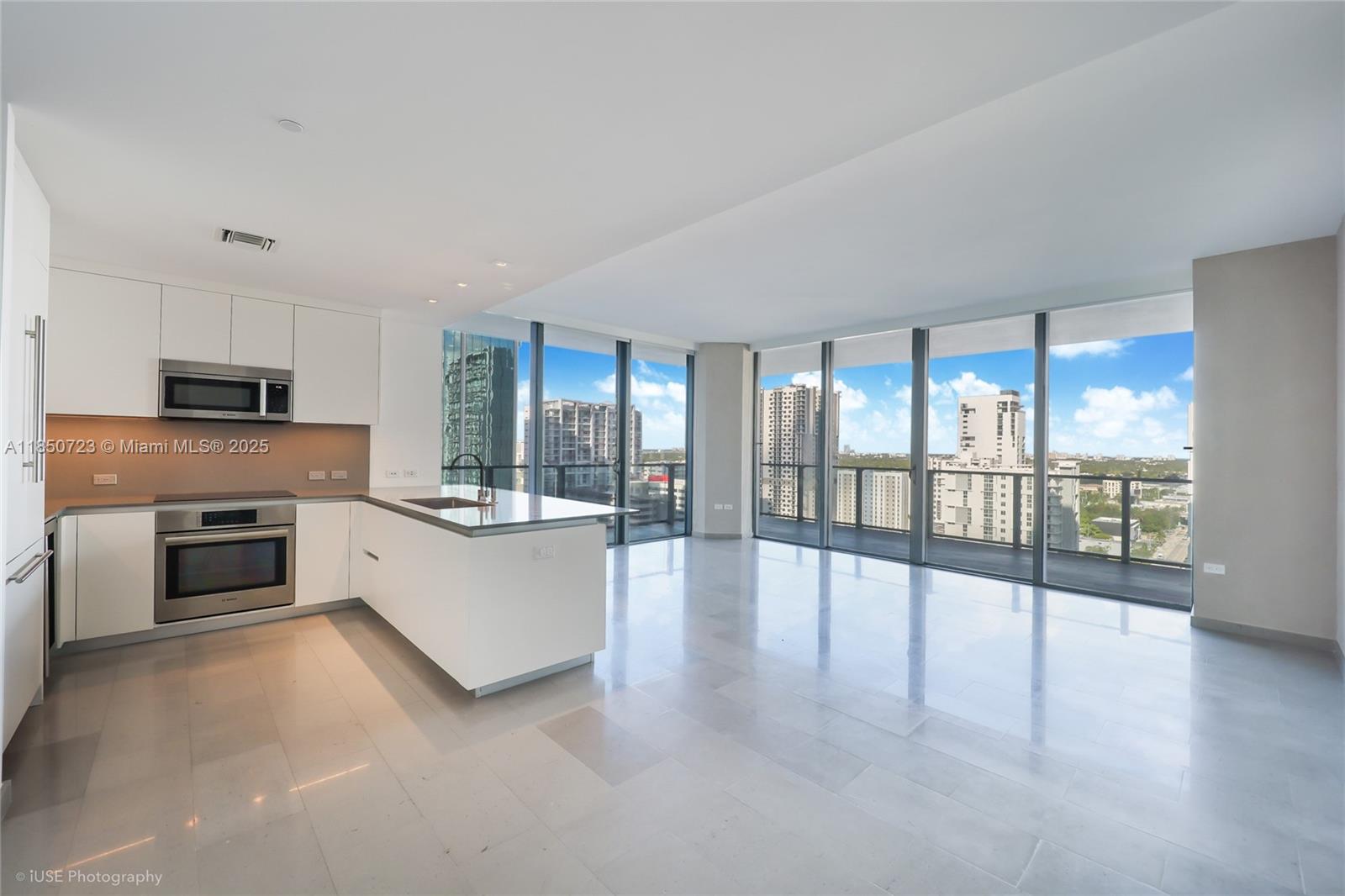 Condo for Sale in Miami, FL