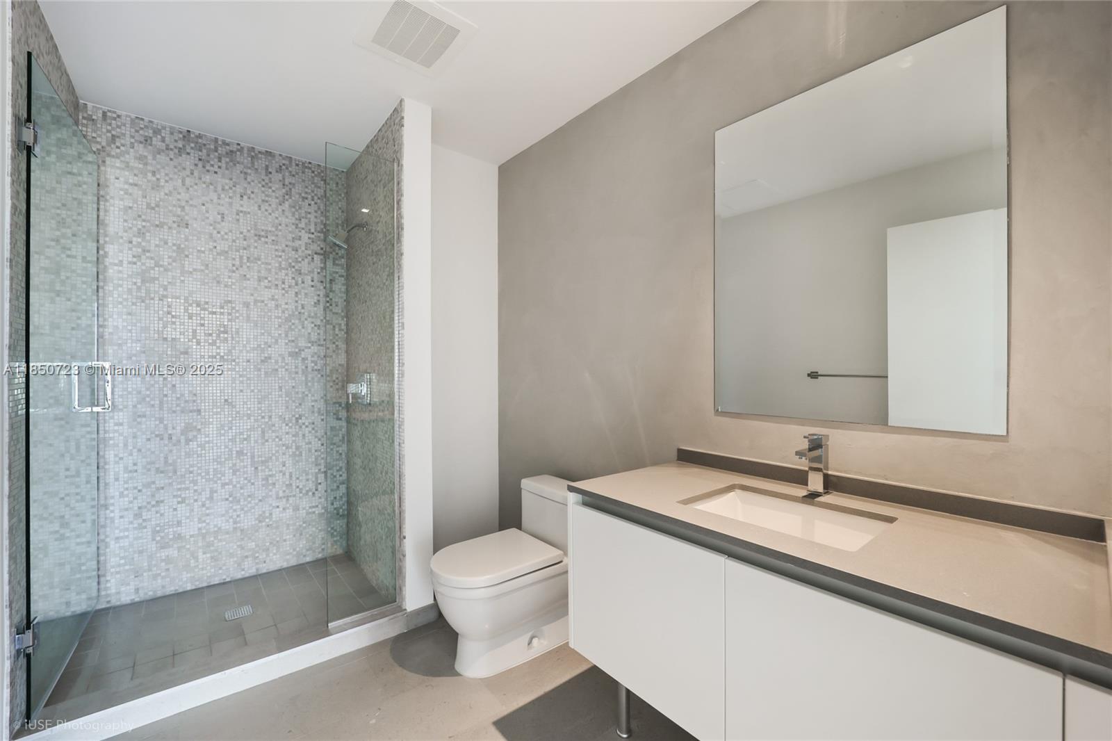 88 SW 7th St #1202, Miami FL 33130