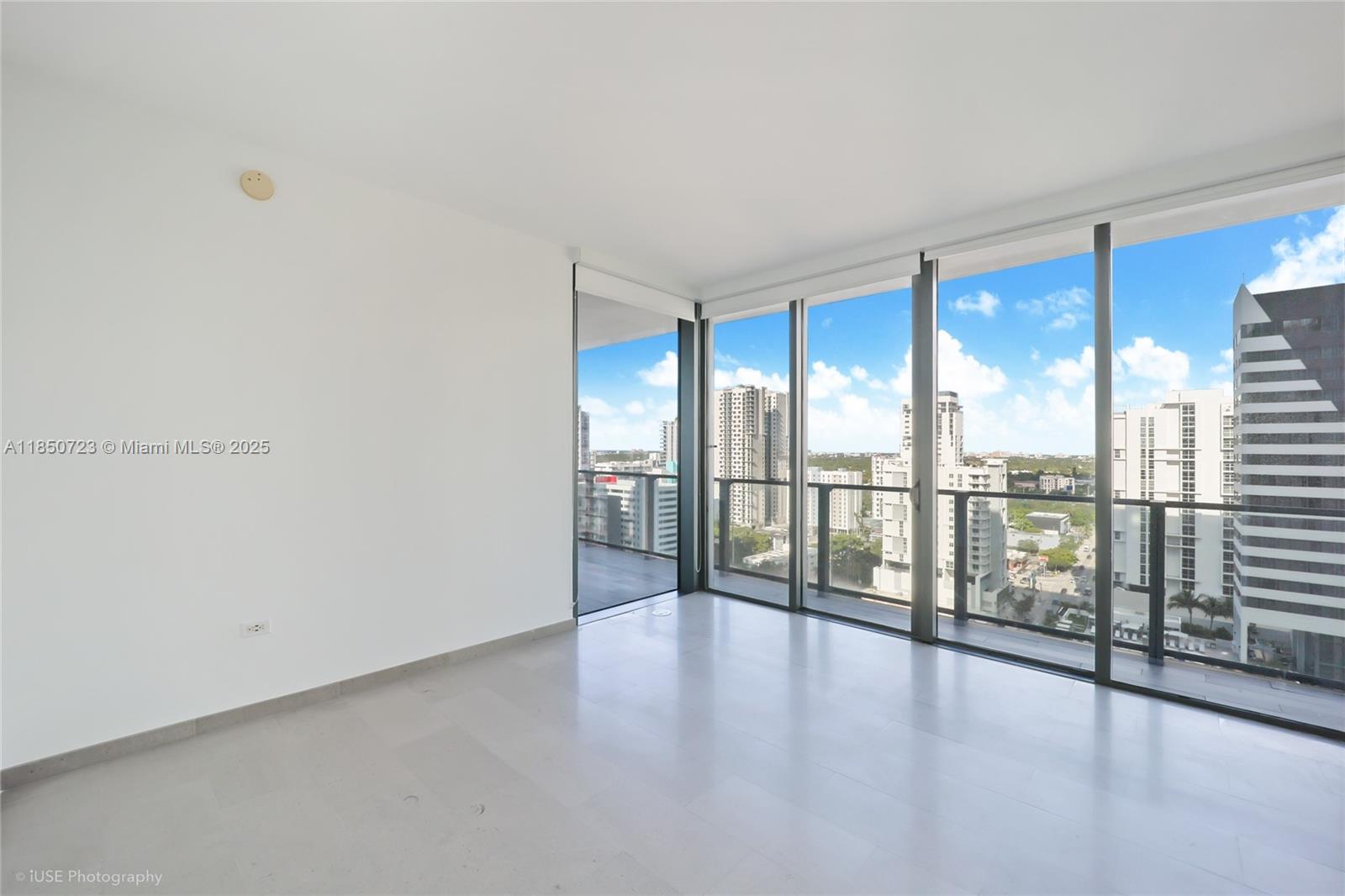 88 SW 7th St #1202, Miami FL 33130