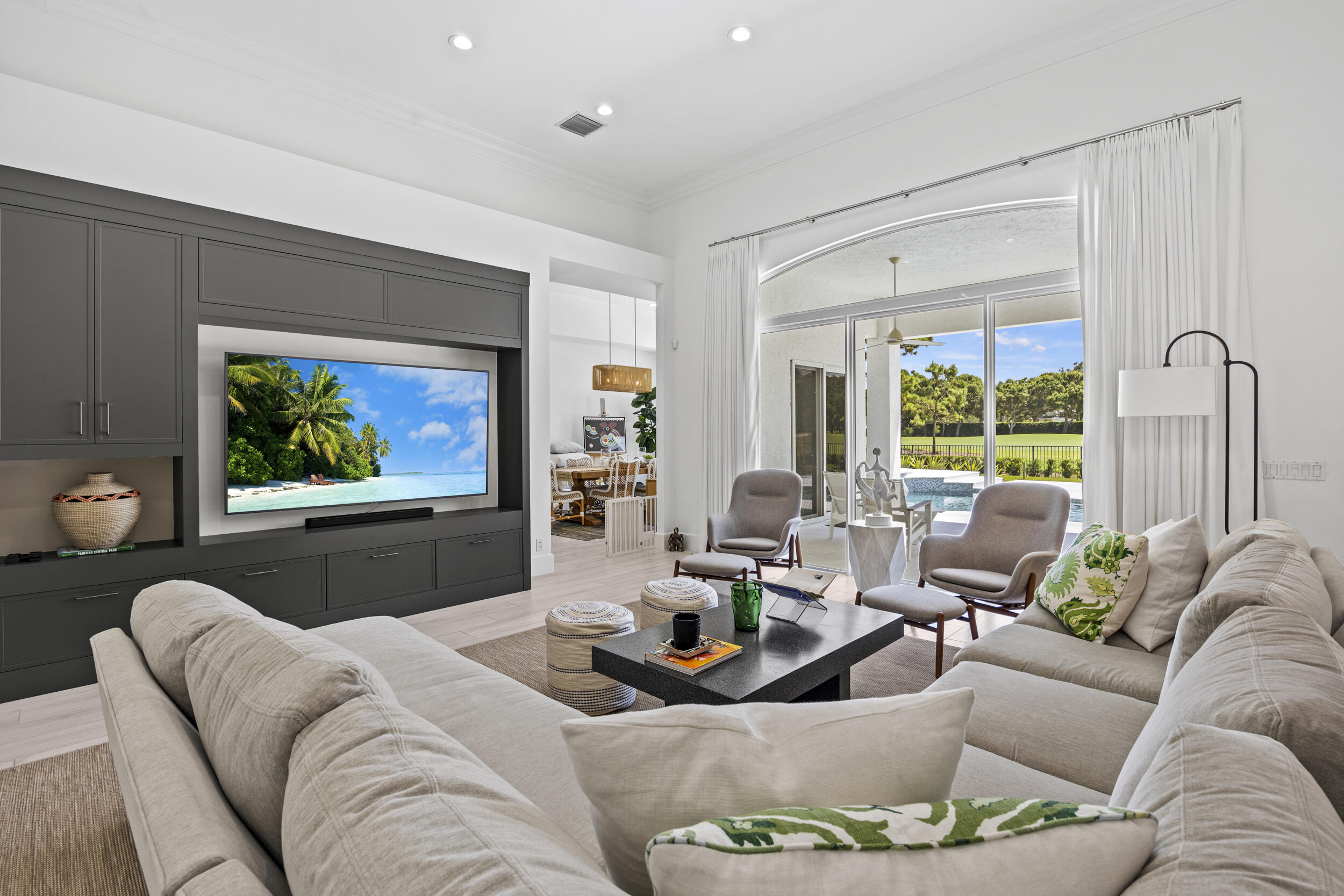 Image to showcase the property located at 118 N Village Way