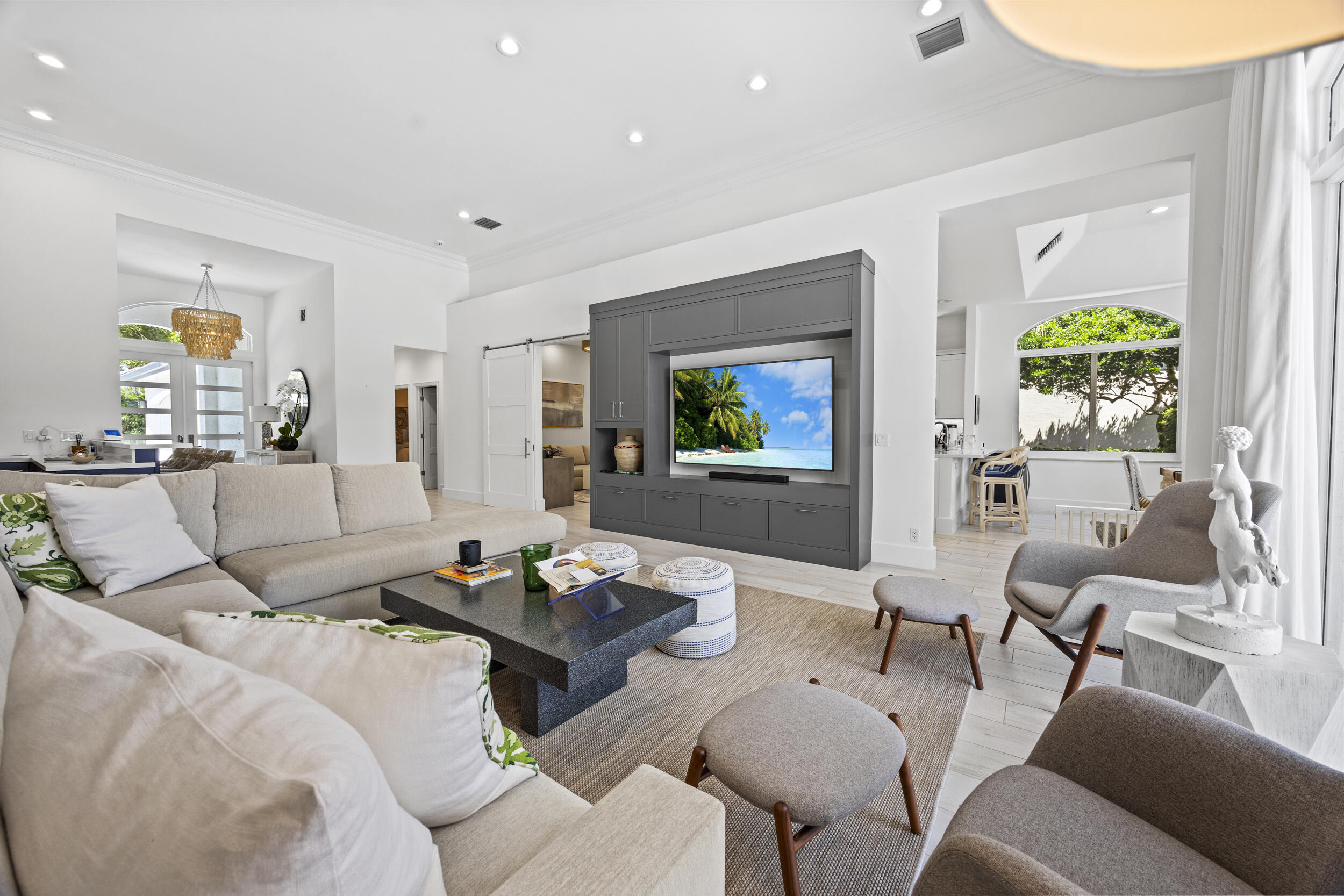 Image to showcase the property located at 118 N Village Way