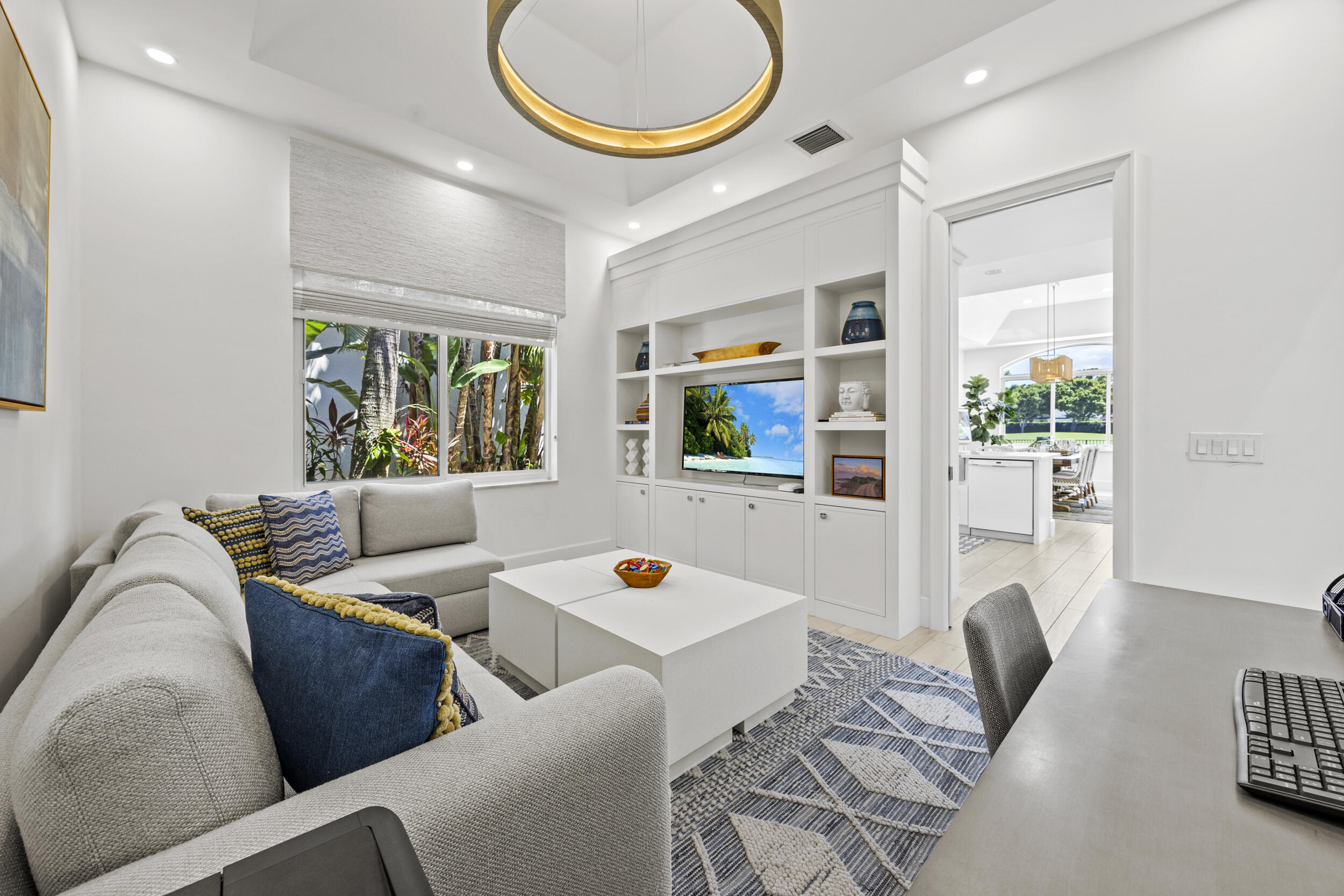 Image to showcase the property located at 118 N Village Way