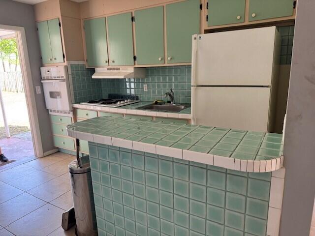 Image to showcase the property located at 13793 Oleander Avenue