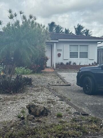 Image to showcase the property located at 13791 Oleander Avenue