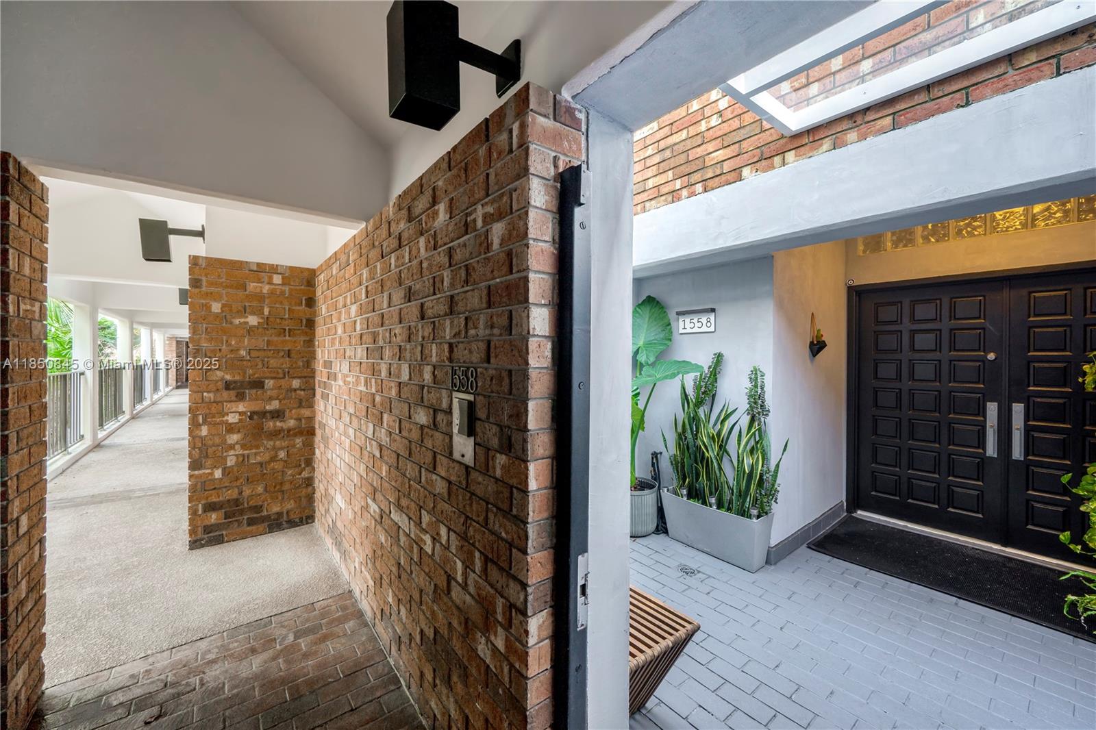 listing main picture