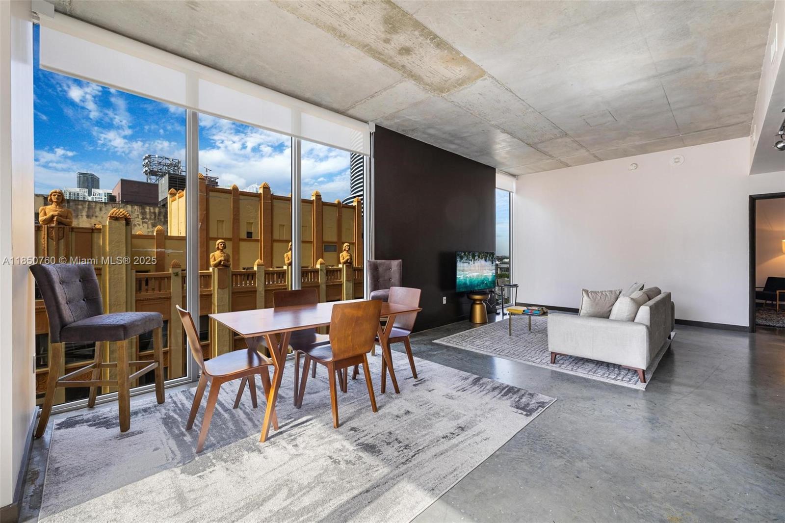 Apartamento à Venda em Miami, FL