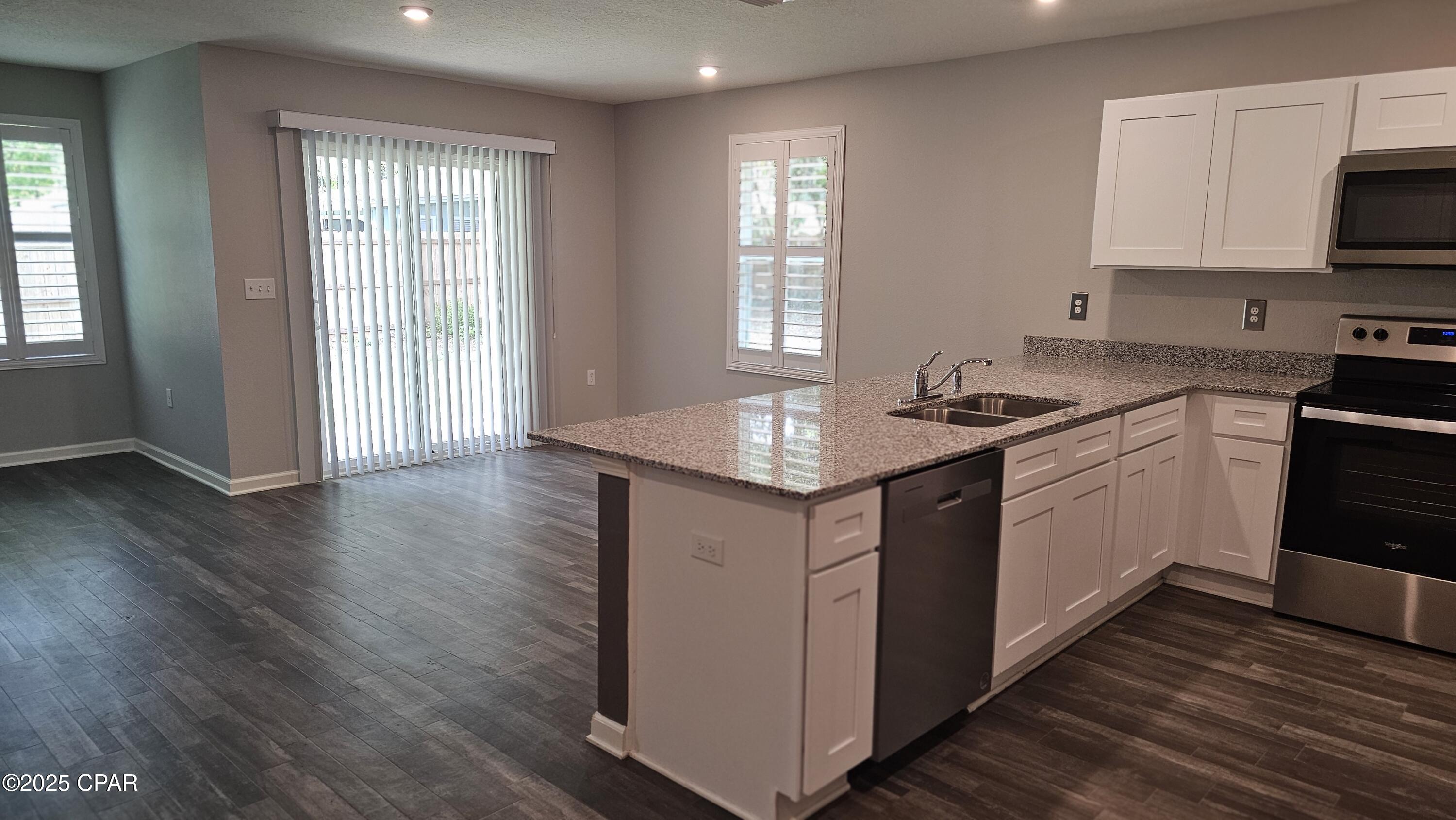 Image 6 For 2078 Sunny Hills Boulevard