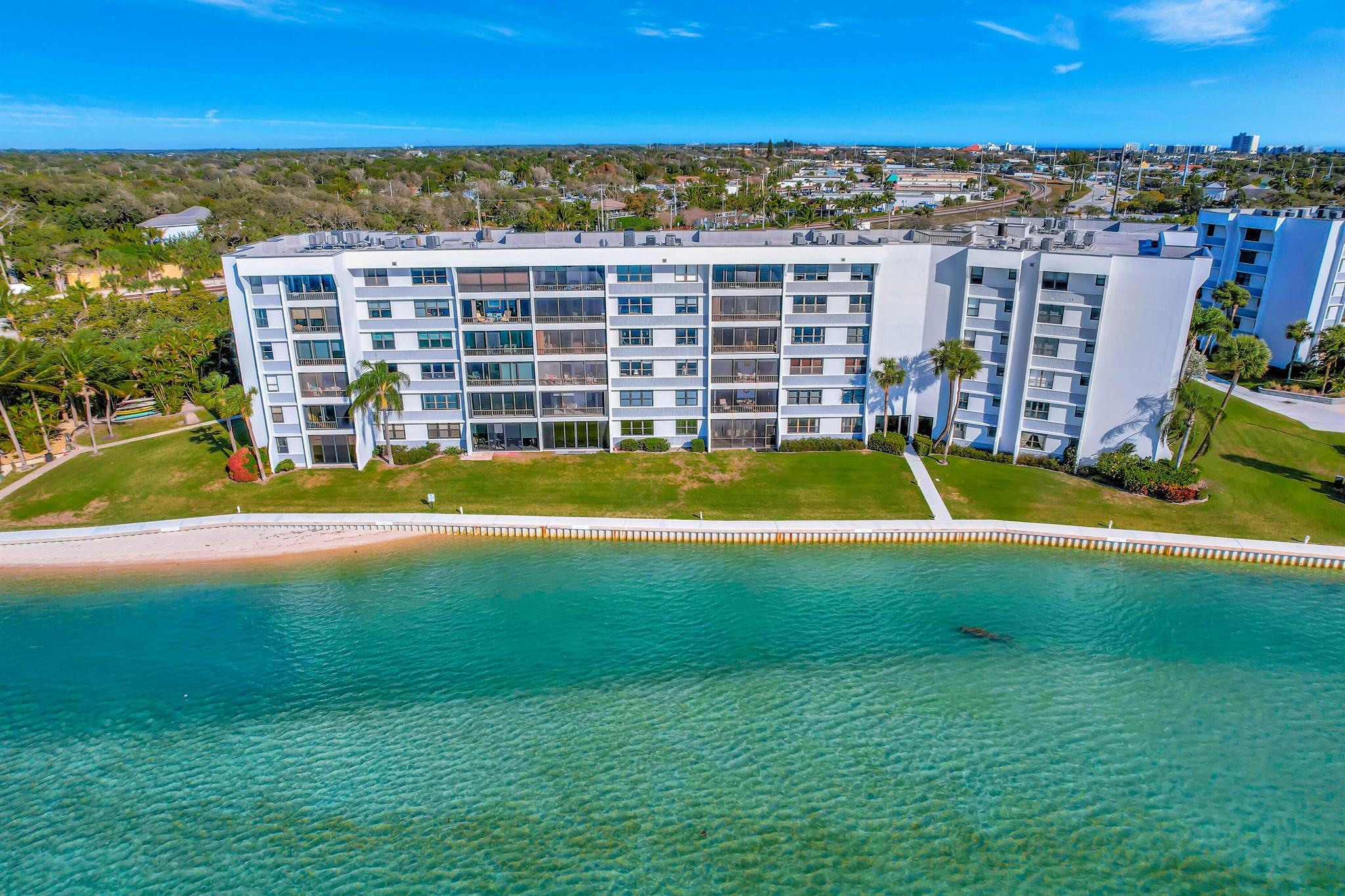 Image to showcase the property located at 1542 Jupiter Cove Drive 207