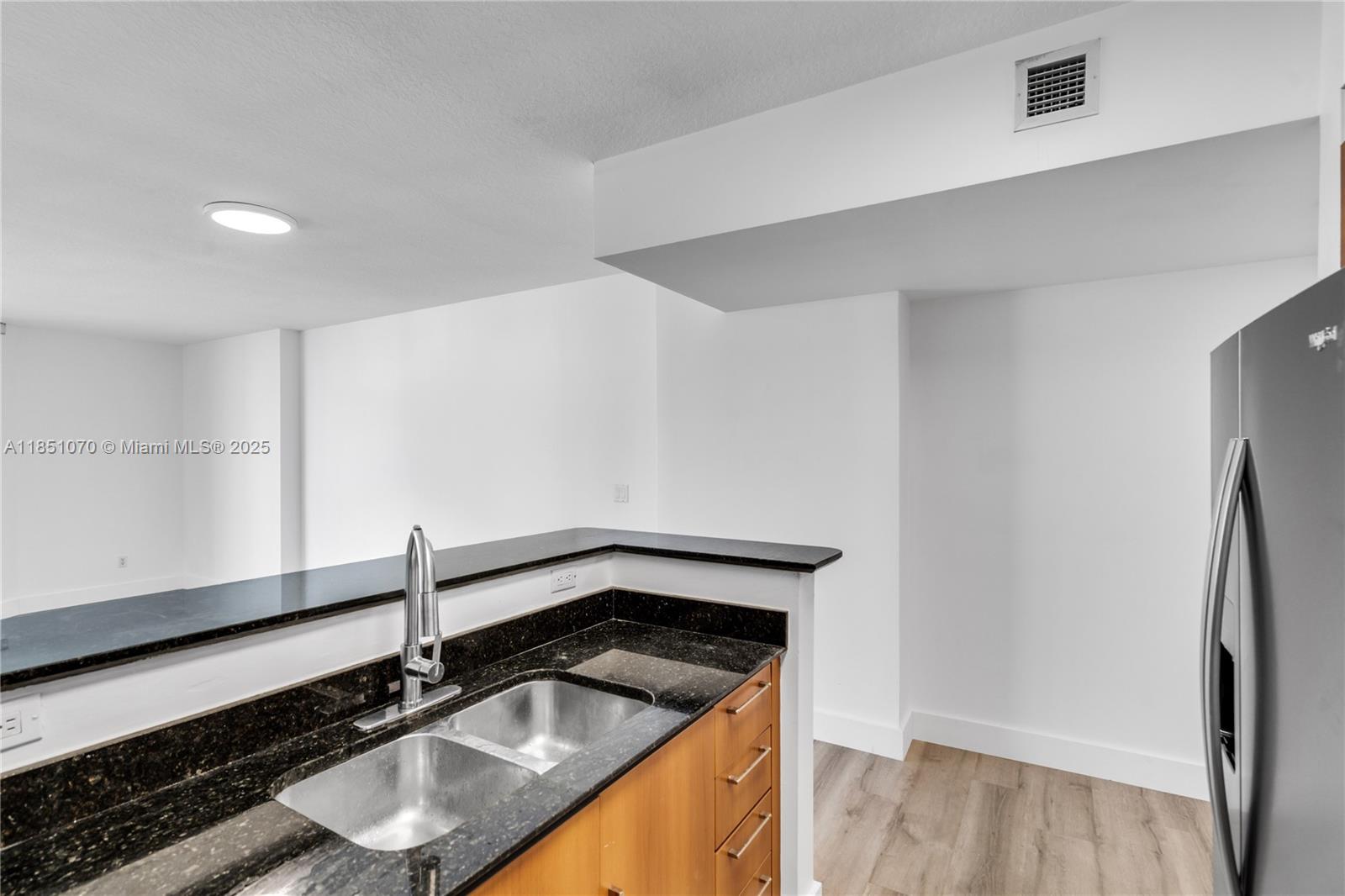 325 S Biscayne Blvd #4217, Miami FL 33131