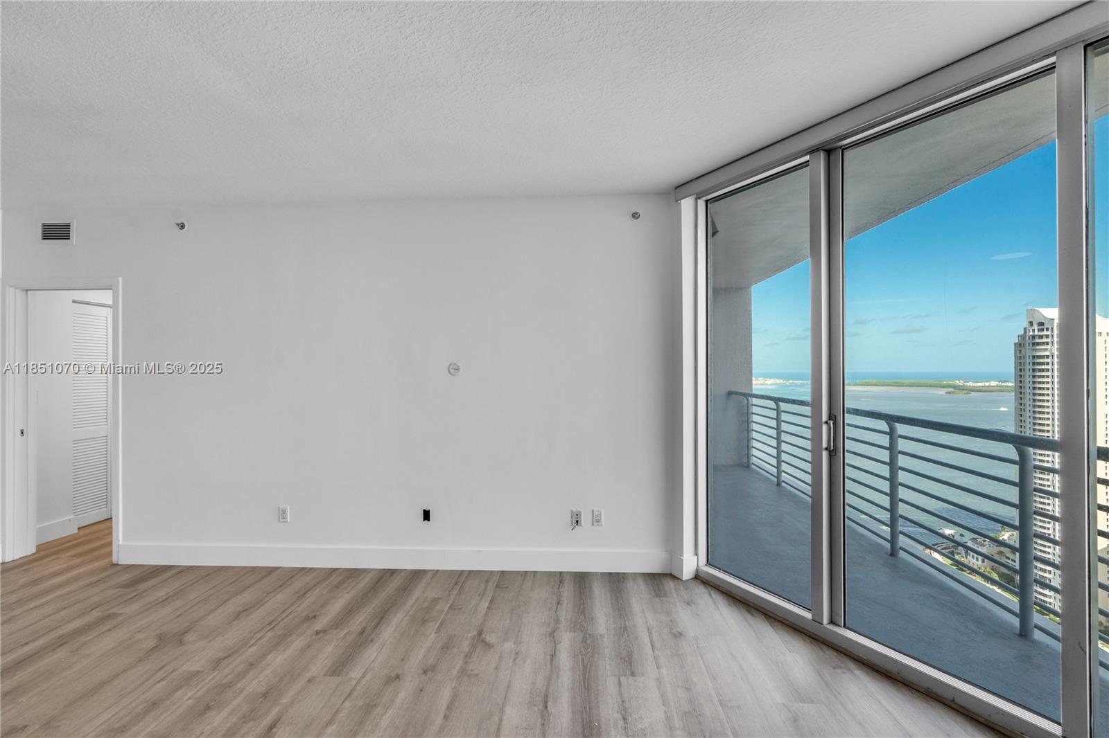 325 S Biscayne Blvd #4217, Miami FL 33131