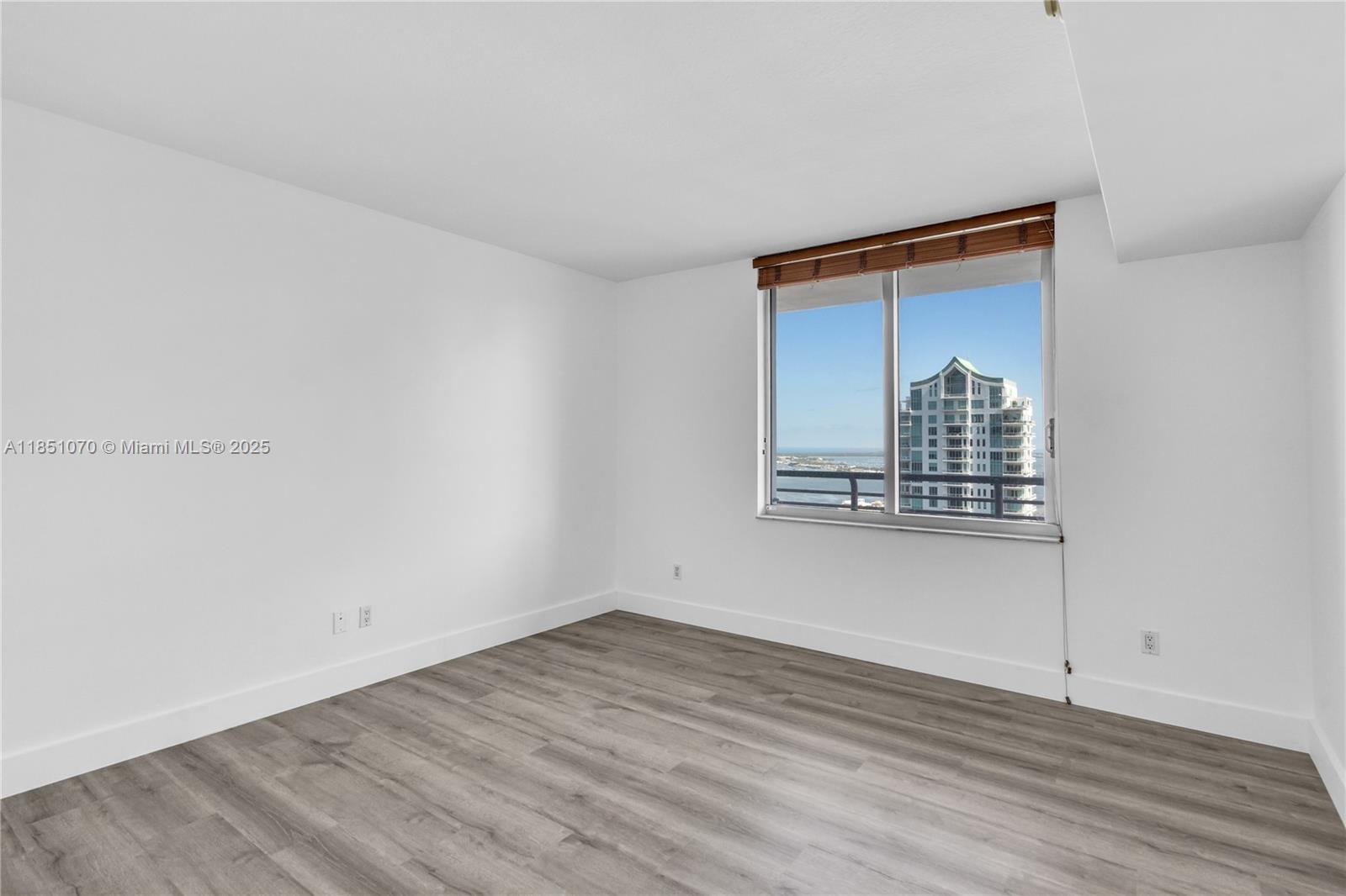 325 S Biscayne Blvd #4217, Miami FL 33131
