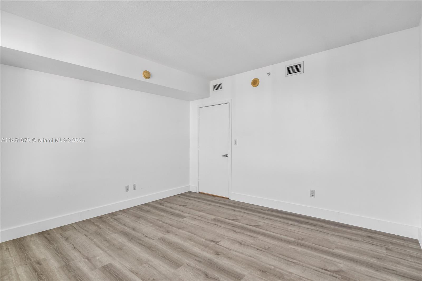 325 S Biscayne Blvd #4217, Miami FL 33131