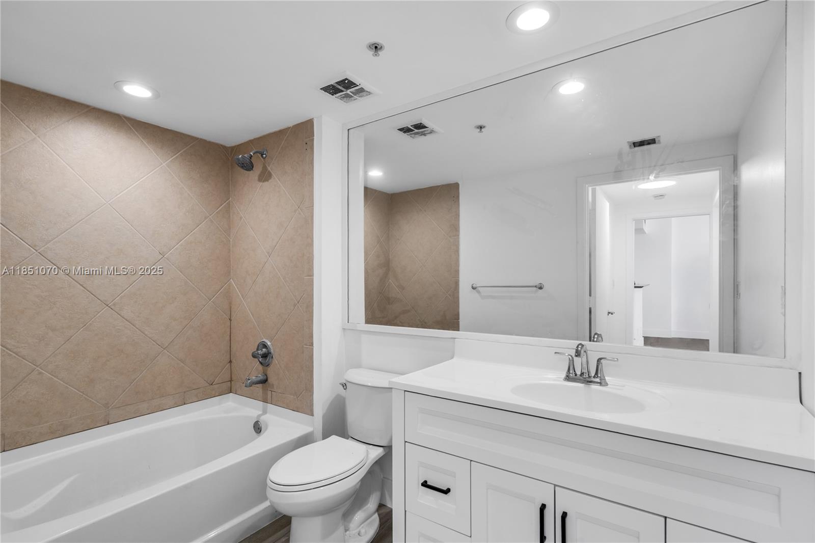 325 S Biscayne Blvd #4217, Miami FL 33131