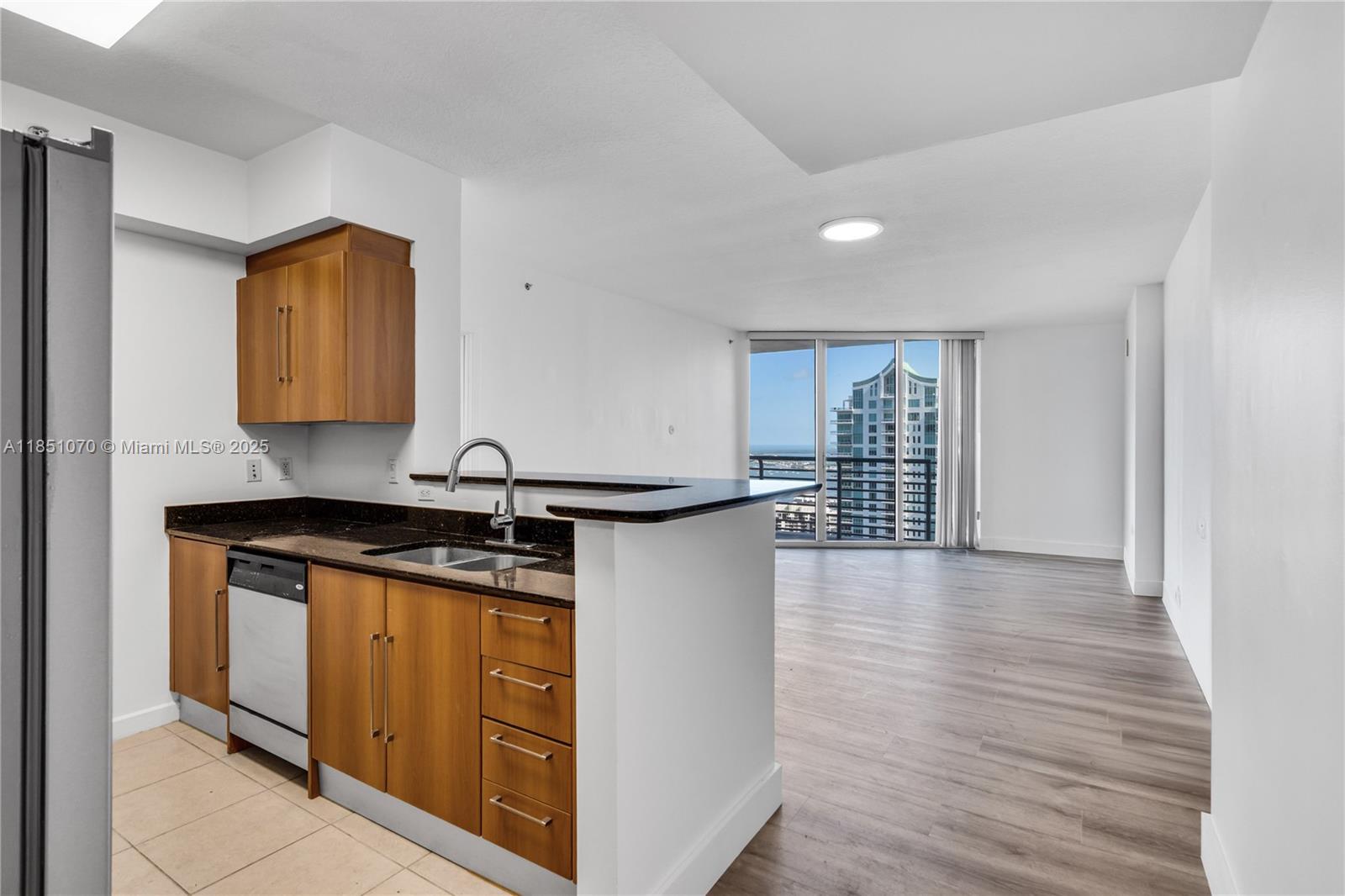 325 S Biscayne Blvd #4217, Miami FL 33131