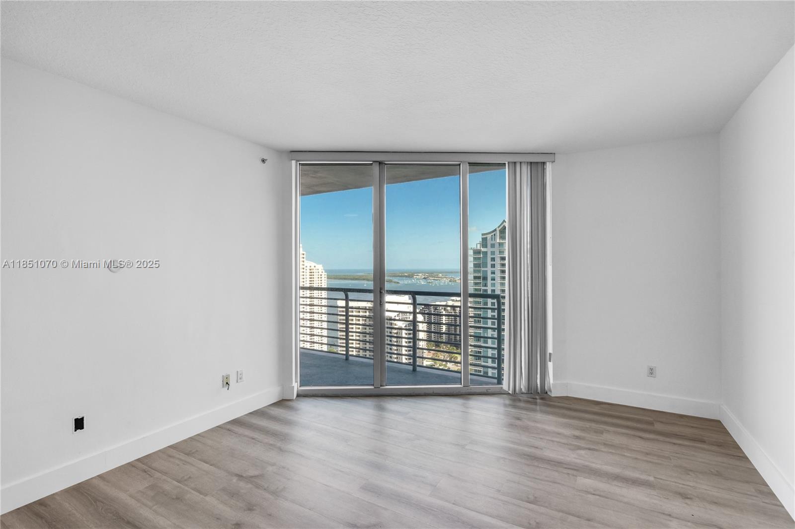 325 S Biscayne Blvd #4217, Miami FL 33131