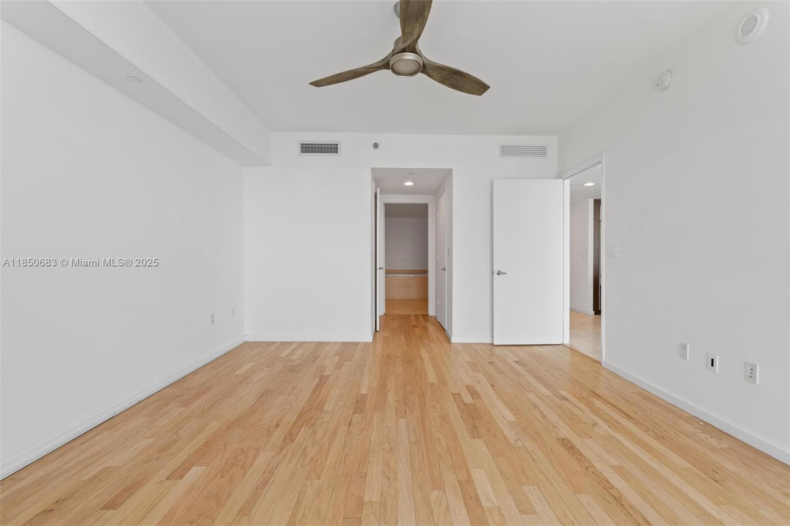 495 Brickell Ave #3001, Miami FL 33131
