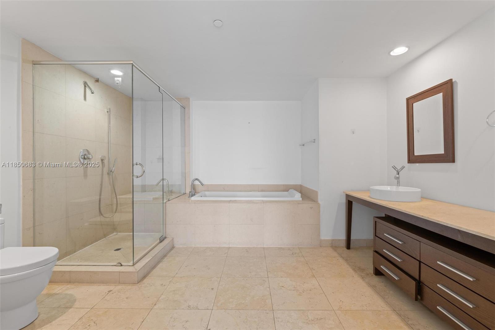 495 Brickell Ave #3001, Miami FL 33131
