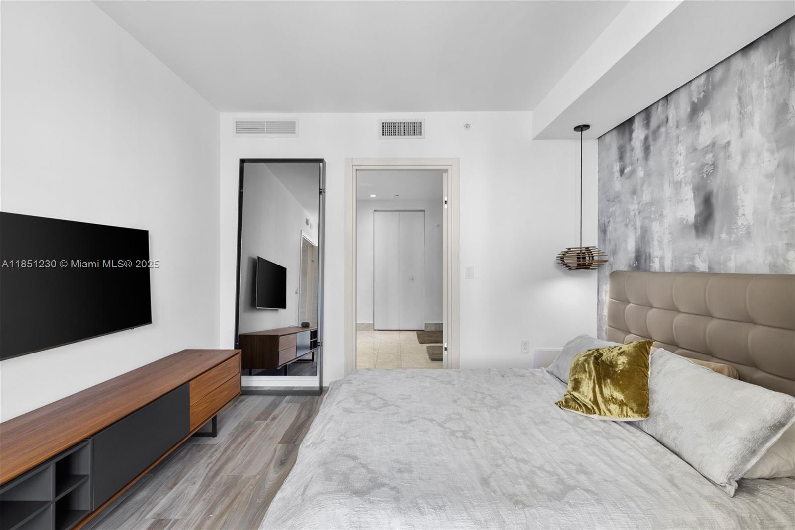 801 S Miami Ave #3301, Miami FL 33130