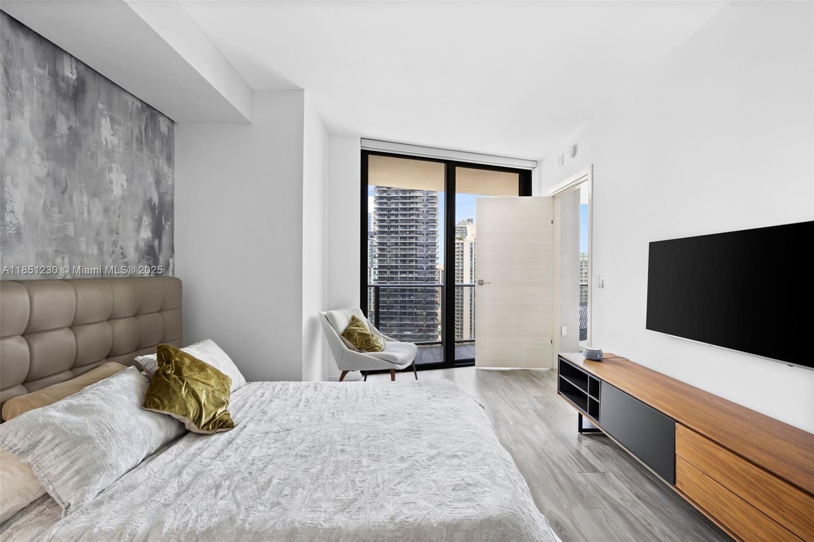 801 S Miami Ave #3301, Miami FL 33130
