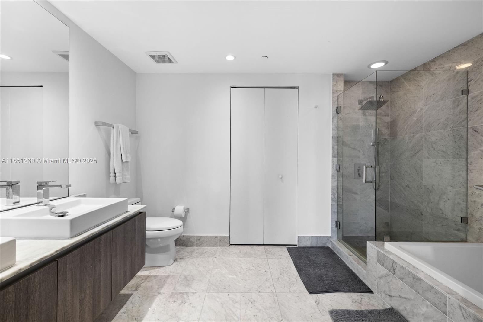 801 S Miami Ave #3301, Miami FL 33130